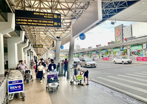 Xe đưa đón sân bay Tân Sơn Nhất 24/7